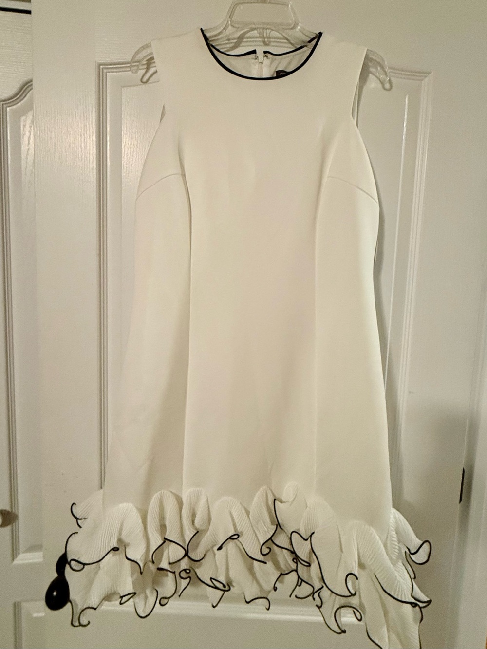 Donna Ricco White Mini Dress with Black-Trim Ruffled Hem